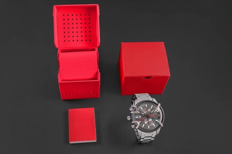 Orë dore për meshkuj Diesel, e zezë