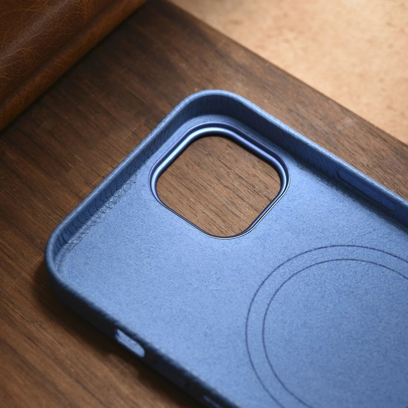 Mbështjellës iCarer Litchi Premium për iPhone 14 Plus, lëkurë natyrale, MagSafe, Kaltër