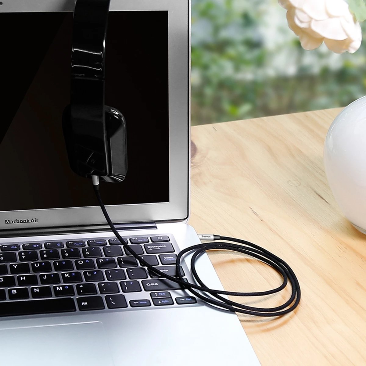 Kabllo audio AUX Baseus Yiven M30, 1m, mini jack 3.5mm, argjendtë-e zezë Kabllo audio AUX Baseus Yiven M30, 1m, mini jack 3.5mm, argjendtë-e zezë