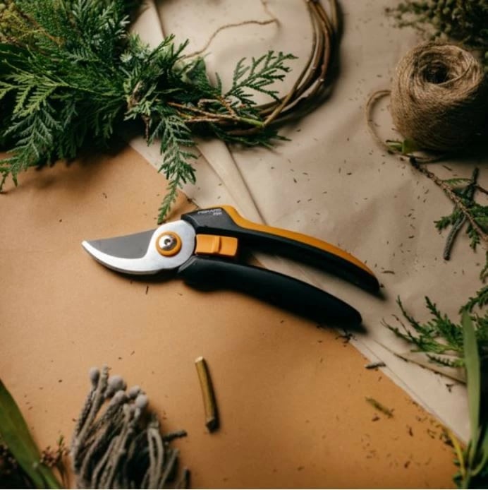 Gërshërë krasitëse Fiskars Solid P341, 1057164, e zezë/portokalli