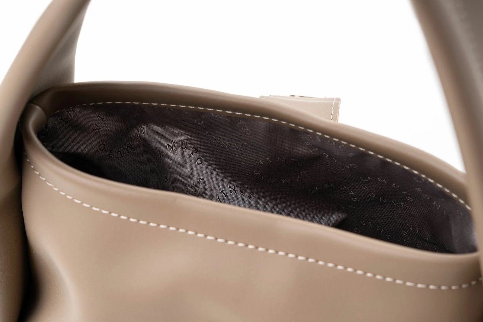 Çantë dore Vince Camuto, ngjyrë mink e errët, Turin