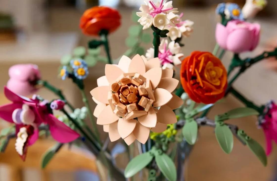 Set ndërtimi LEGO Botanical Collection 10342, Beautiful Bouquet of Pink Flowers, 749 pjesë, Rozë