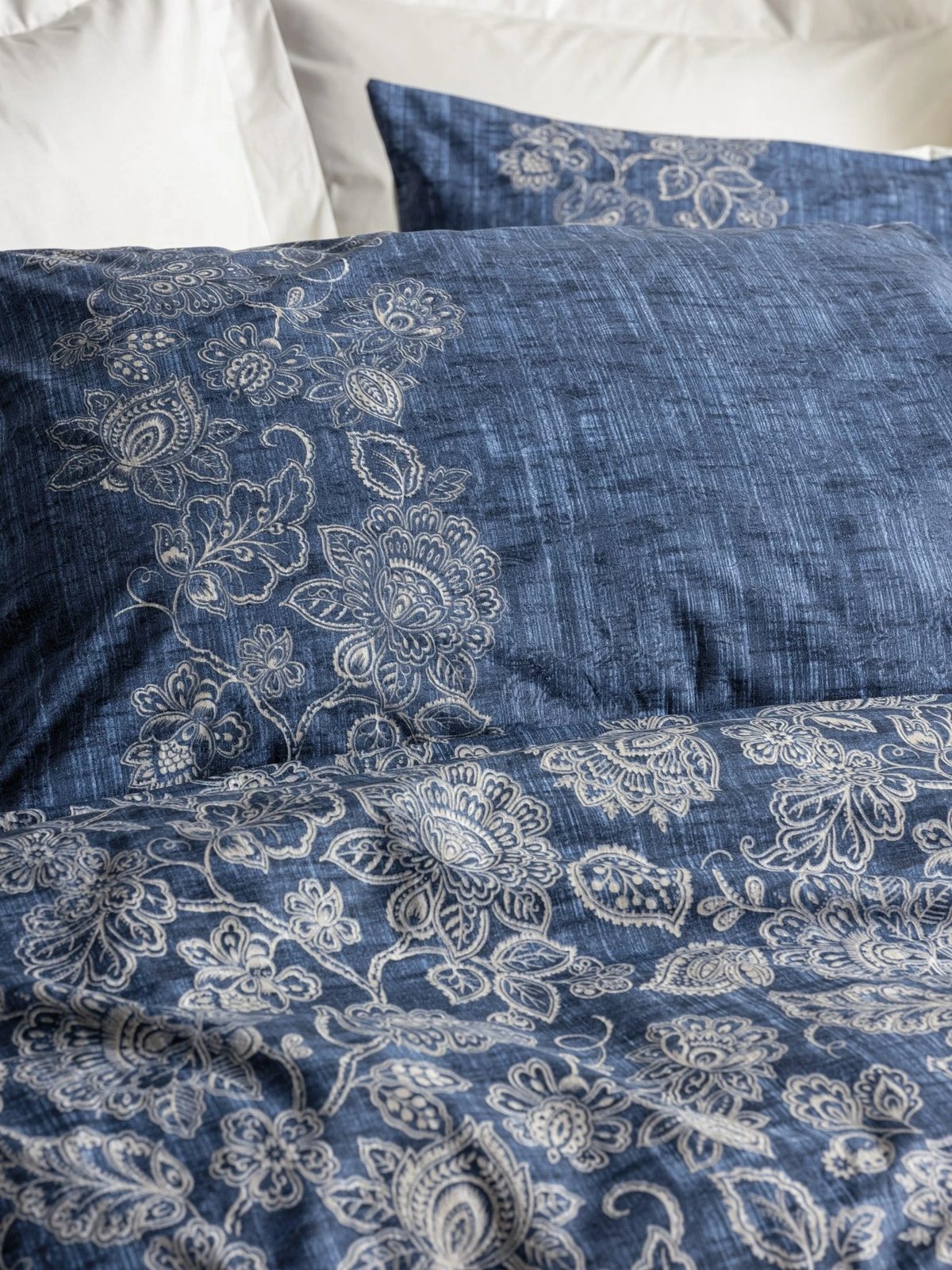 Set mbulesë për jorgan dopio Annika, ngjyrë bezhë dhe kaltër e errët, L'essentiel Set mbulesë për jorgan dopio Annika, ngjyrë bezhë dhe kaltër e errët, L'essentiel