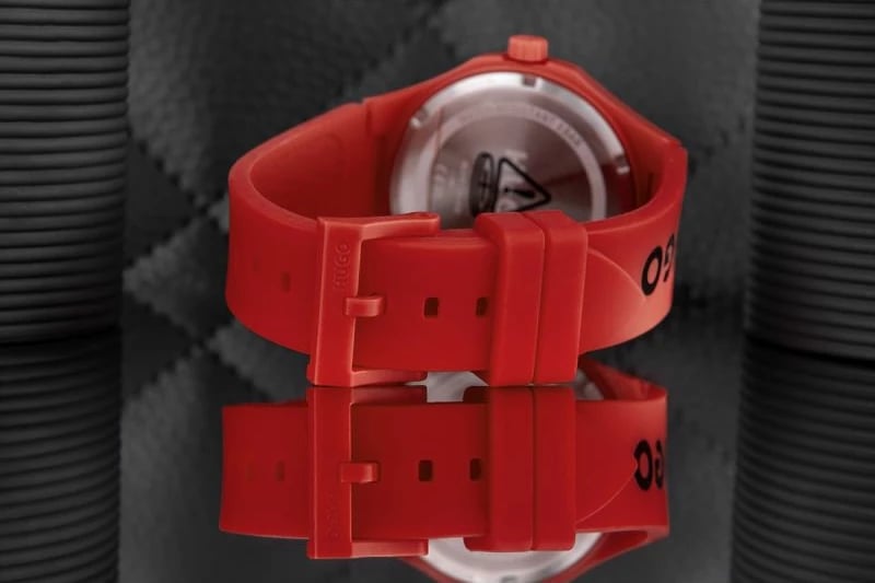 Orë dore për meshkuj Hugo, e kuqe