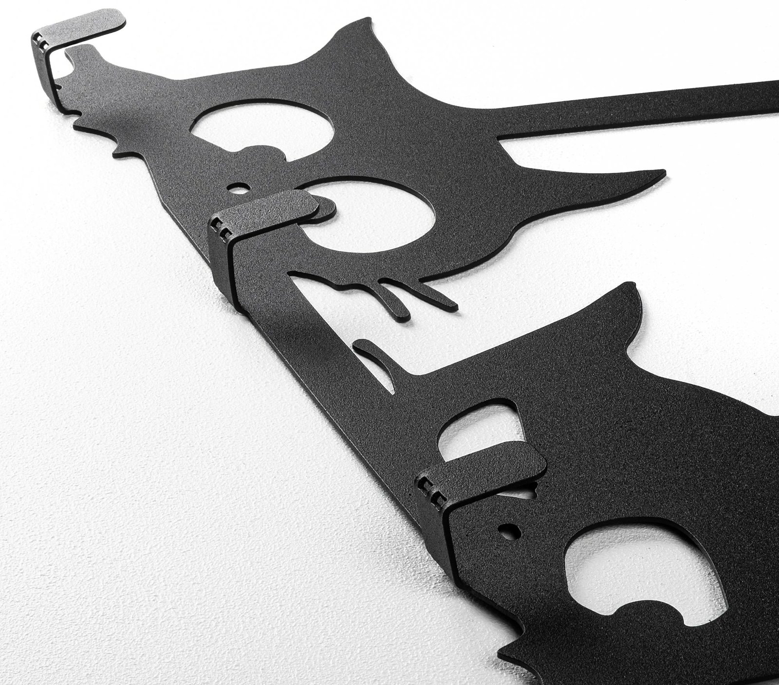 Varëse muri metalike, dizajn mace të fshehura, ngjyrë e zezë, 60x37x2 cm