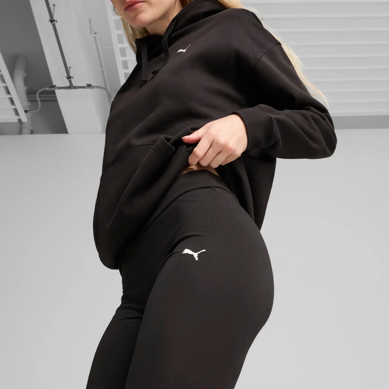 Hellonka për femra Puma, të zeza