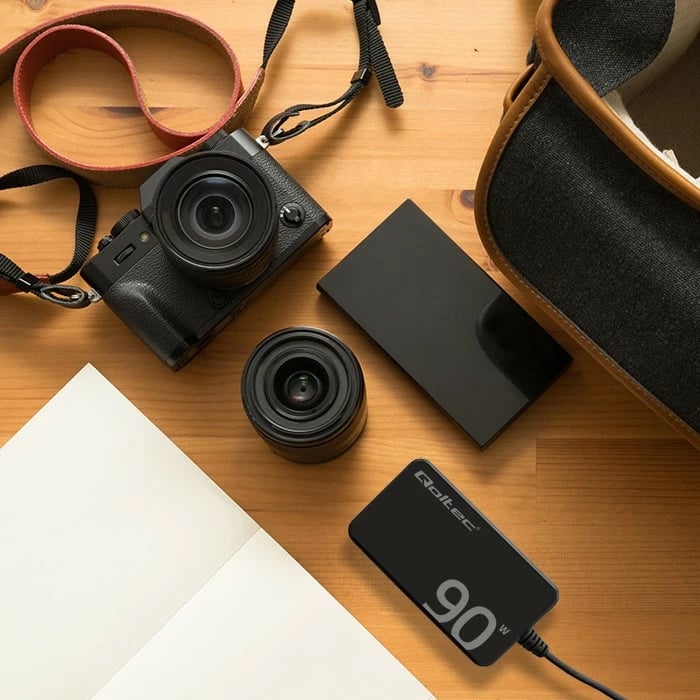 Karikues muri Qoltec 52422, 90W GaN, USB-C 3.1, me kabllo, i zi