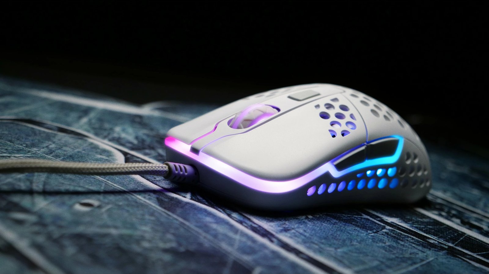 Maus Cherry XTRFY M42, 16000 DPI, Ambidextrous, USB Type-A, Bardhë
