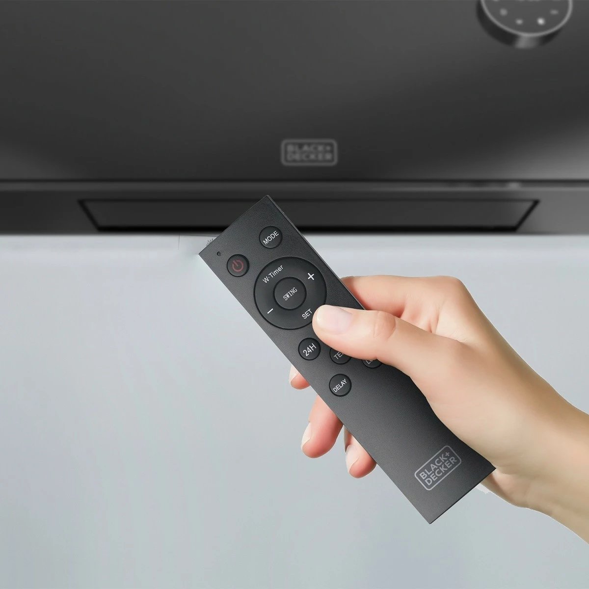 Ngrohës me ventilator muror, BLACK+DECKER BXWSH2001E, 2000 W, 2 nivele, termostat i rregullueshëm, programues ditor/javor, timer 24h, telekomandë, IP22, oscillim, e zezë/grafit