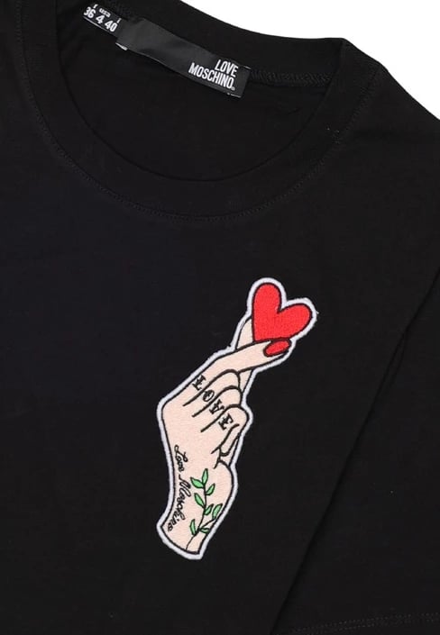 Maicë Love Moschino, femra, e zezë