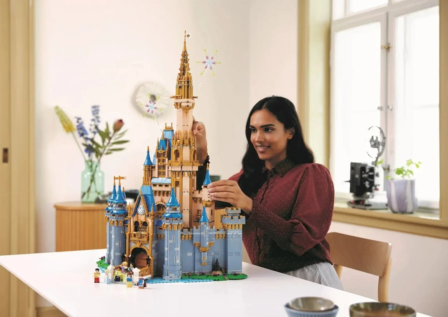 Set LEGO Disney Castle 43222, 4857 pjesë, me 8 minifigura