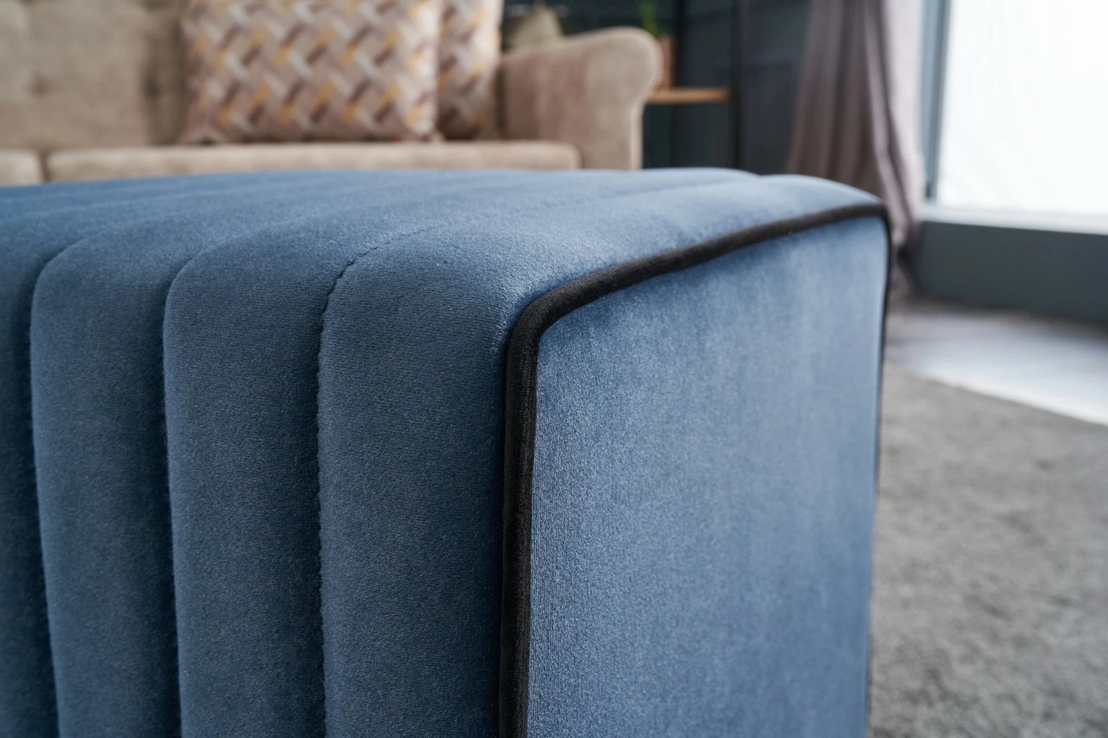 Puf Mona, kadife blu, Atelier del Sofa