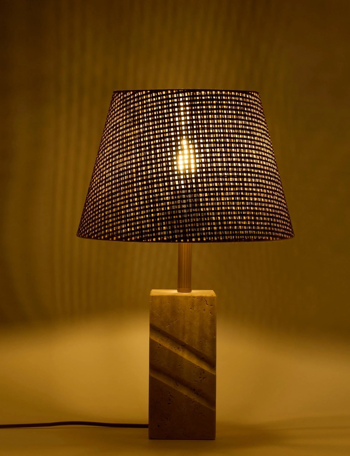 Llambë tavoline Opviq, Valen, ngjyrë kafe