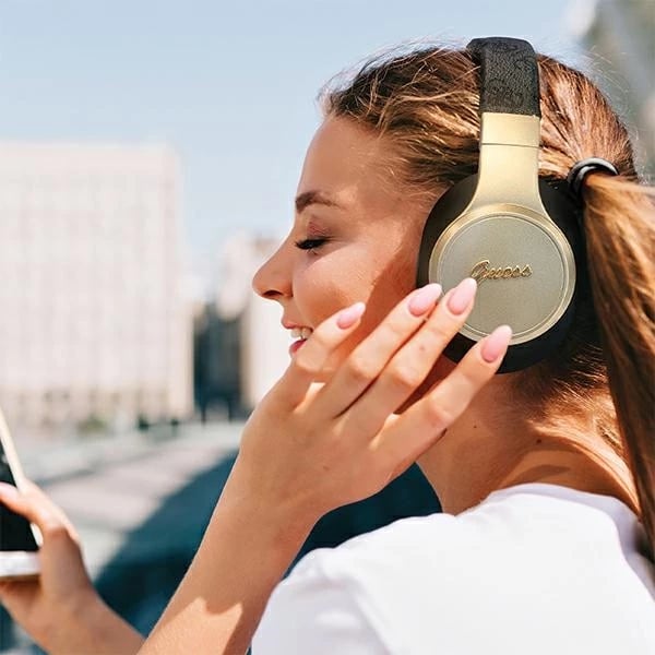 Kufje Bluetooth Guess GUBH604GEMK, on-ear, 32 orë, e zezë Kufje Bluetooth Guess GUBH604GEMK, on-ear, 32 orë, e zezë