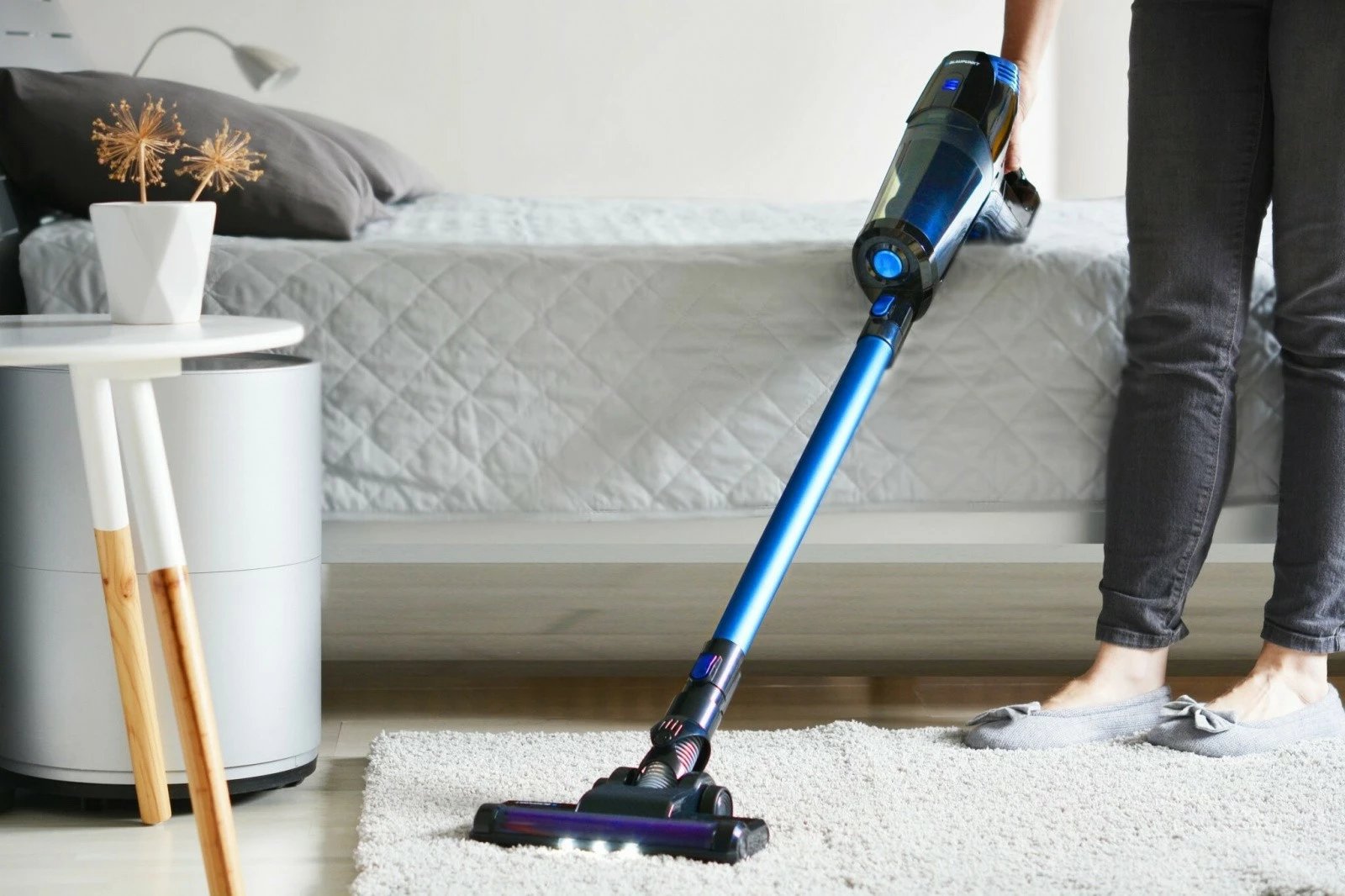 Fshesë me korrent vertikale Blaupunkt VCH602BL, pa kabllo, 0.7L, HEPA, Zi/Kaltër