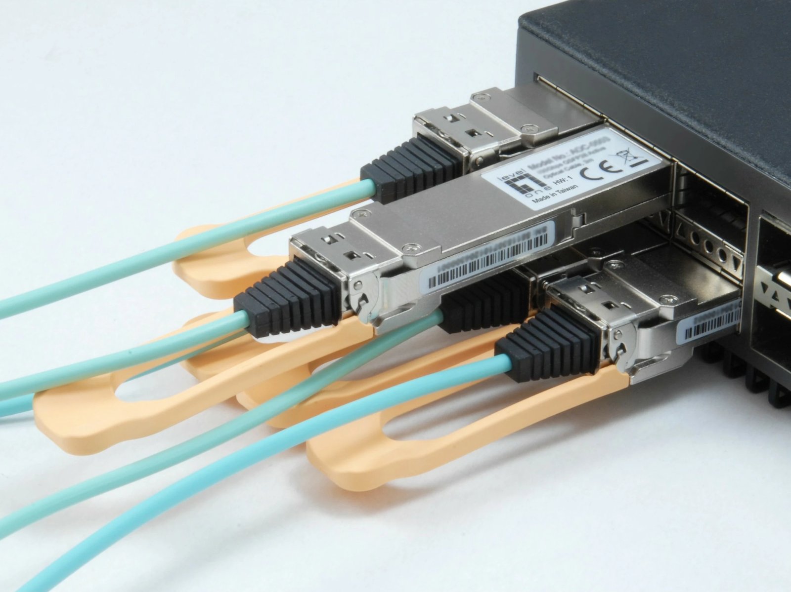 Kabëll optik LevelOne AOC-0501, 103100 Mbit/s, QSFP28, 1m, ngjyrë aqua