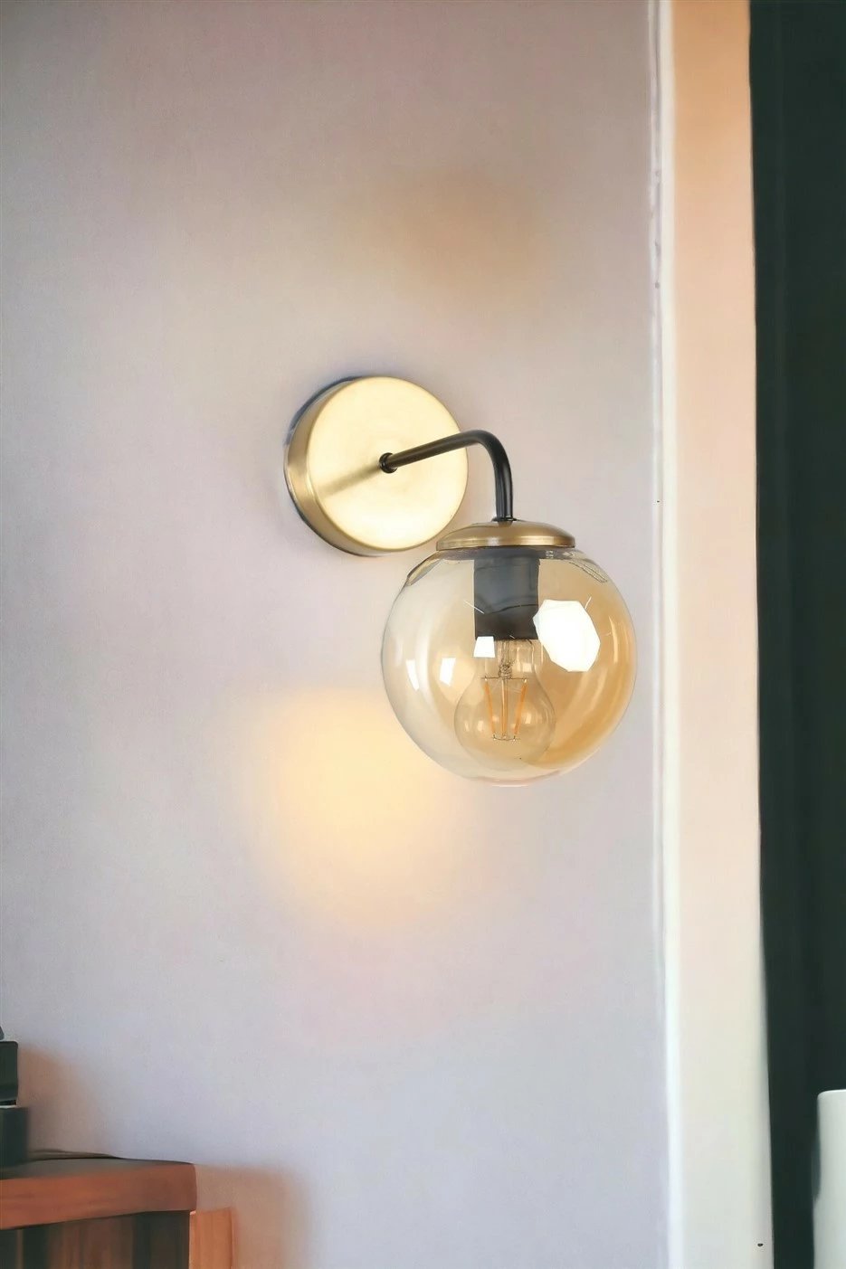 Aplik muri Opviq, xham ngjyrë balte, ngjyrë ari e zezë Aplik muri Opviq, xham ngjyrë balte, ngjyrë ari e zezë