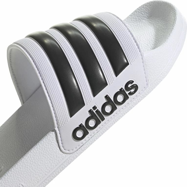 Papuqe adidas, të bardha
