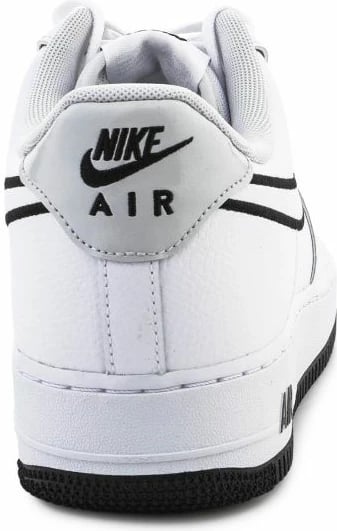 Atlete Nike për meshkuj, të bardha