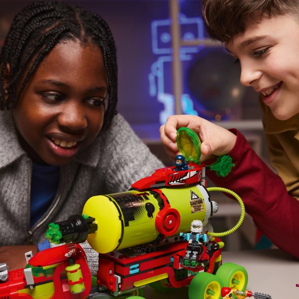 Set LEGO DREAMZzz Mateo Spray Truck 71499, 929 pjesë, për fëmijë 9+