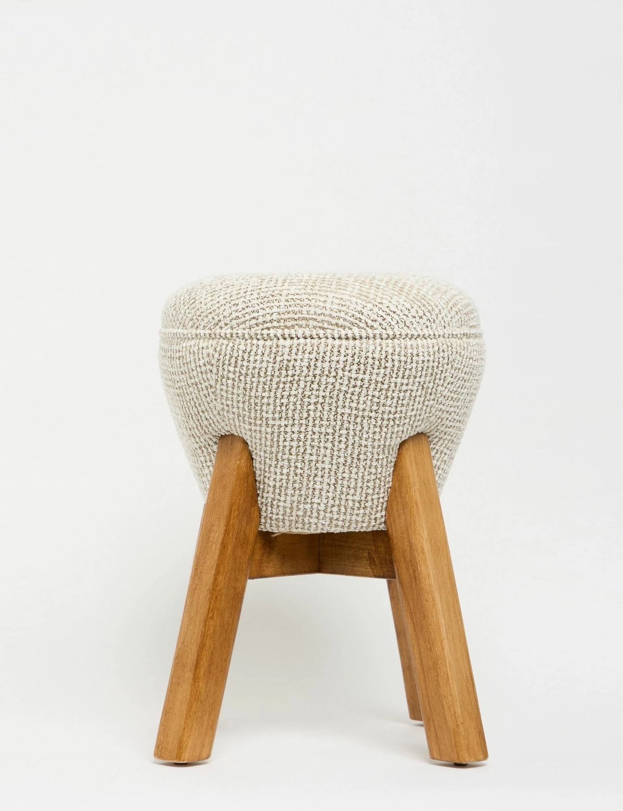 Tufet Hermod, krem dhe arre, Atelier del Sofa