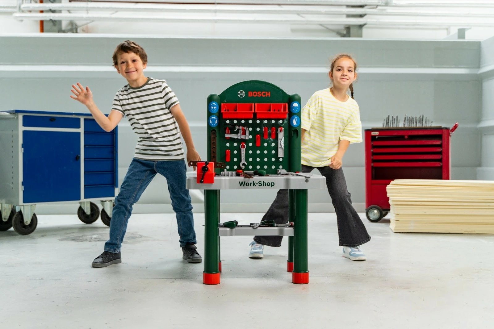 Tavolinë pune lodër për fëmijë Klein Bosch Workshop 82 pjesë, Multikolor