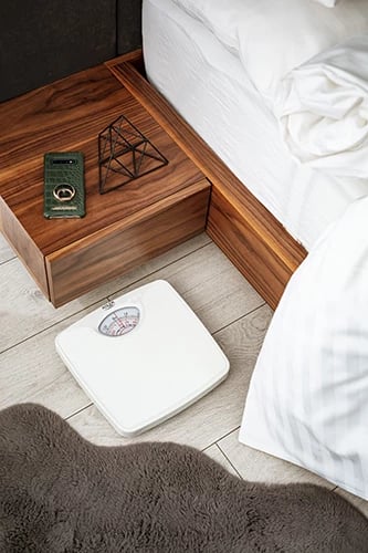 Peshore banjo mekanike, Adler, AD 8151, kapacitet 130 kg, saktësi 1 kg, me rregullim kalibrimi, e bardhë