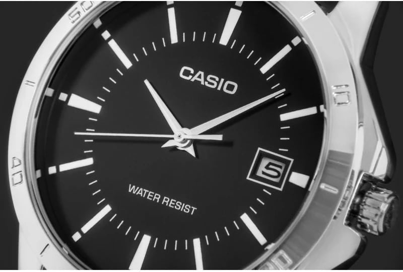 Orë dore për meshkuj Casio, e zezë