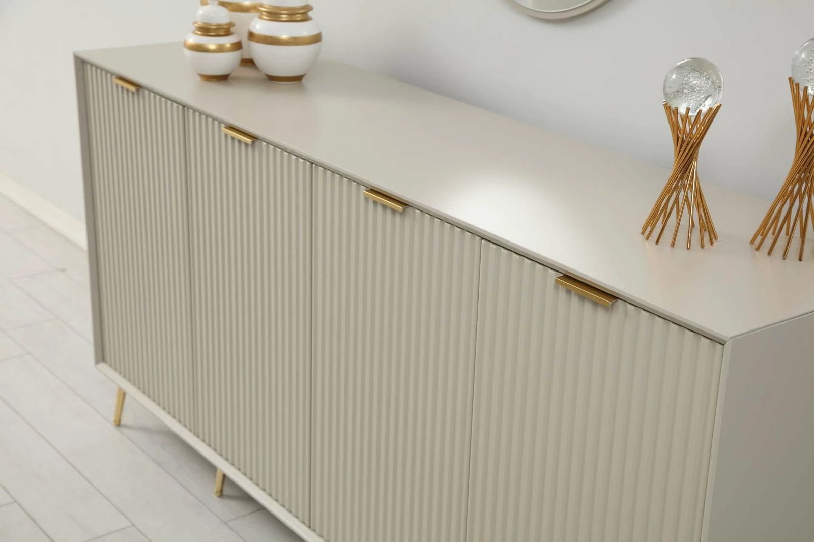 Konsolë Skye Decor, ngjyrë ranore, me pasqyrë