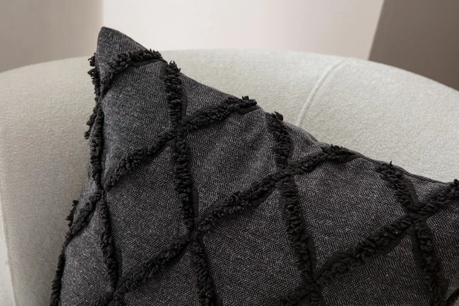 Jastëk mbulesë, ngjyrë e zezë, Evila Originals, Tuffet - Black v1, 43x43cm