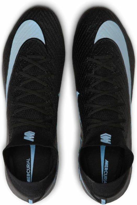 Atlete futbolli Nike, të zeza