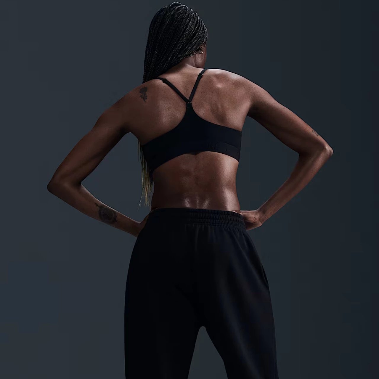 Bra sportive Nike për femra, e zezë