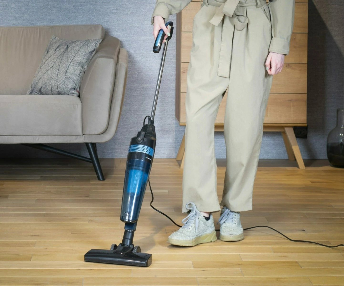 Fshesë vertikale Blaupunkt VCH201, 800 W, 1.5 L, HEPA, E zezë/Blu
