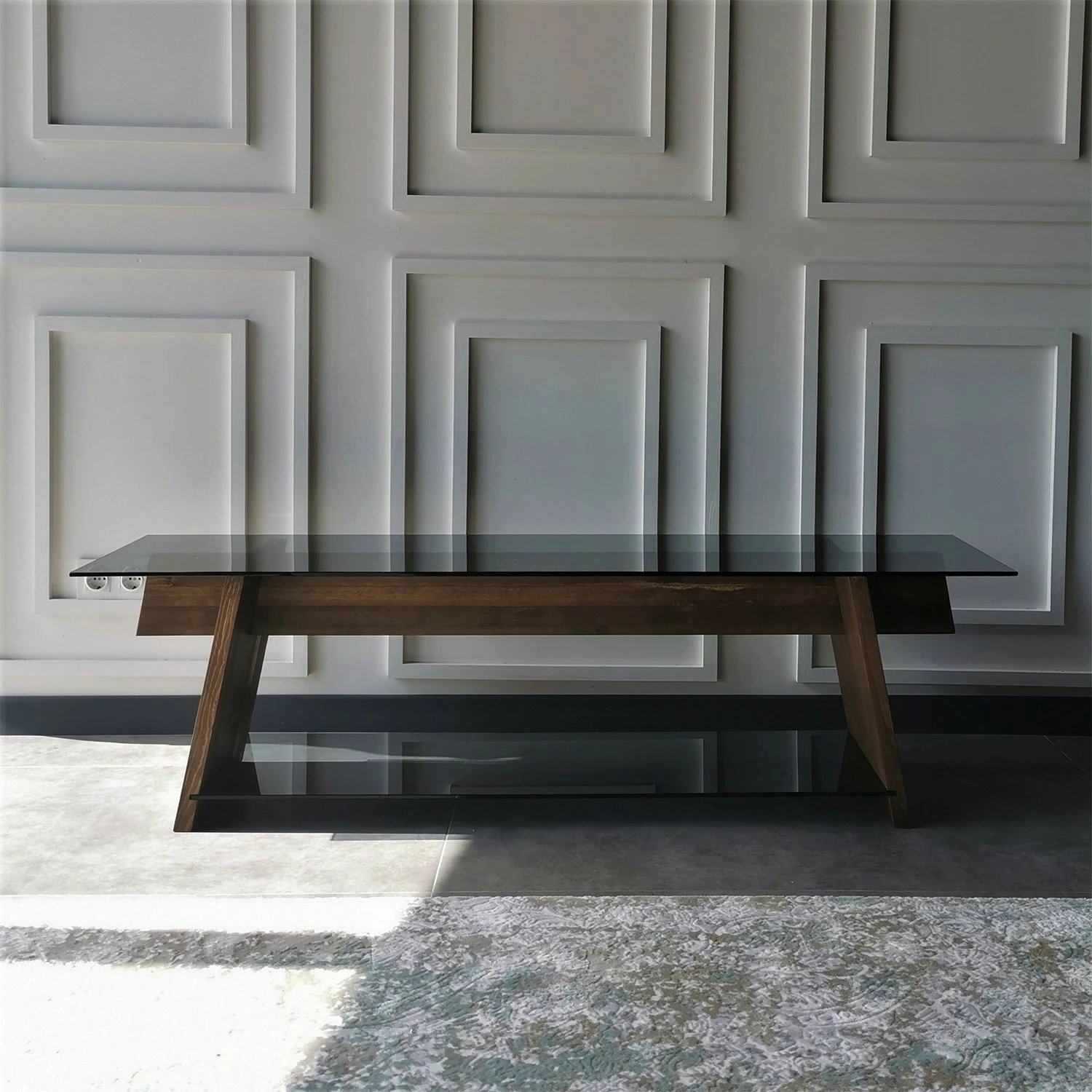 Komodë TV Hanah Home, TV201, ngjyrë arrë dhe e zezë, xham i temperuar, 158x45x40cm