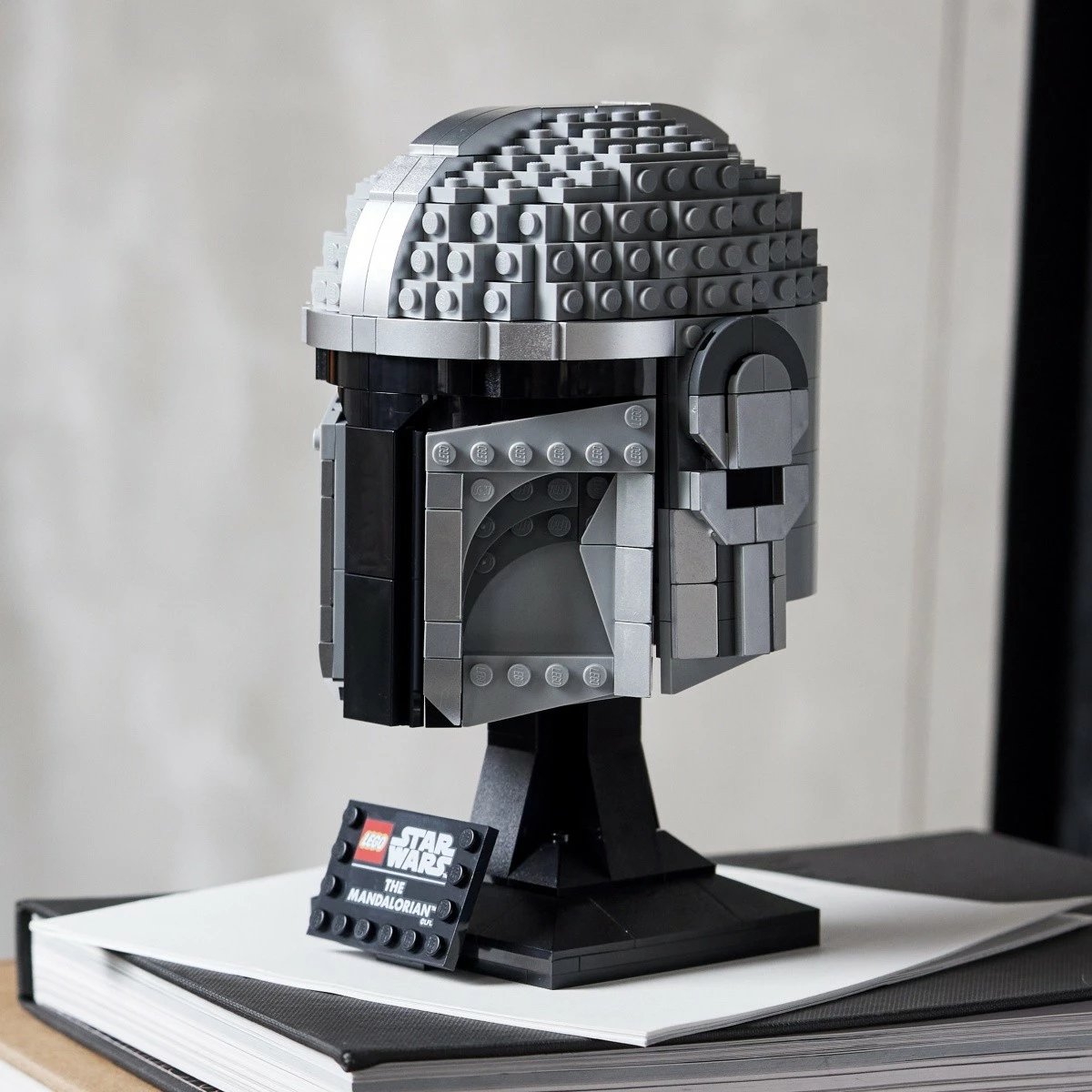 Set ndërtimi LEGO Star Wars Mandalorian Helmet 75328, 584 pjesë, gri