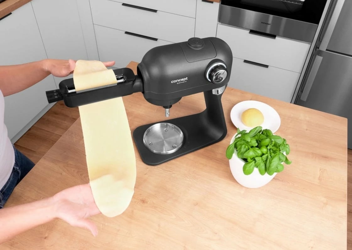 Robot kuzhine planetar Concept RM8000, 1200 W, tas 5 L, blender qelqi 1.5 L, me aksesorë, i zi