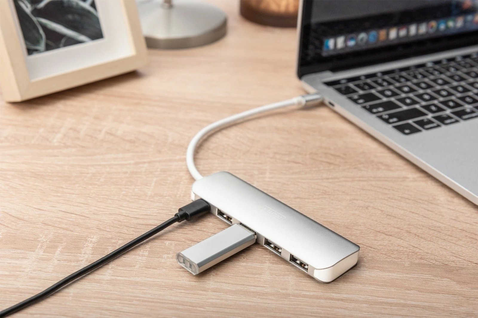 HUB USB 3.0 Digitus DA-70242-1, 4 porta, Type-C PD, alumini, argjendtë