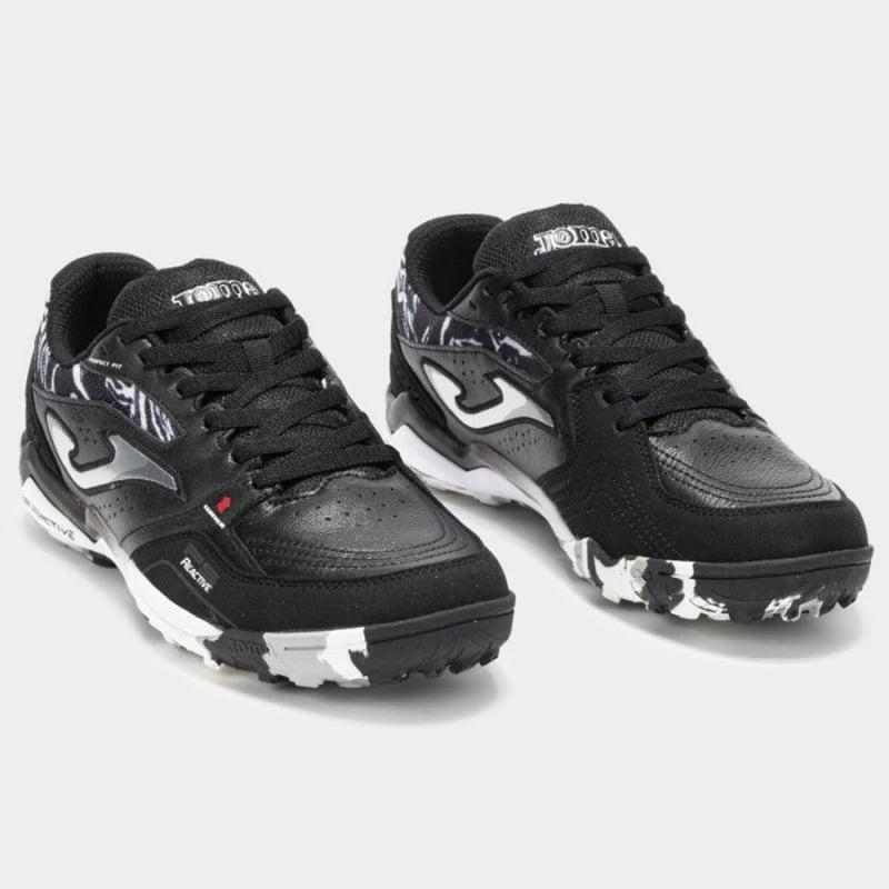 Atlete futbolli Joma, të zeza