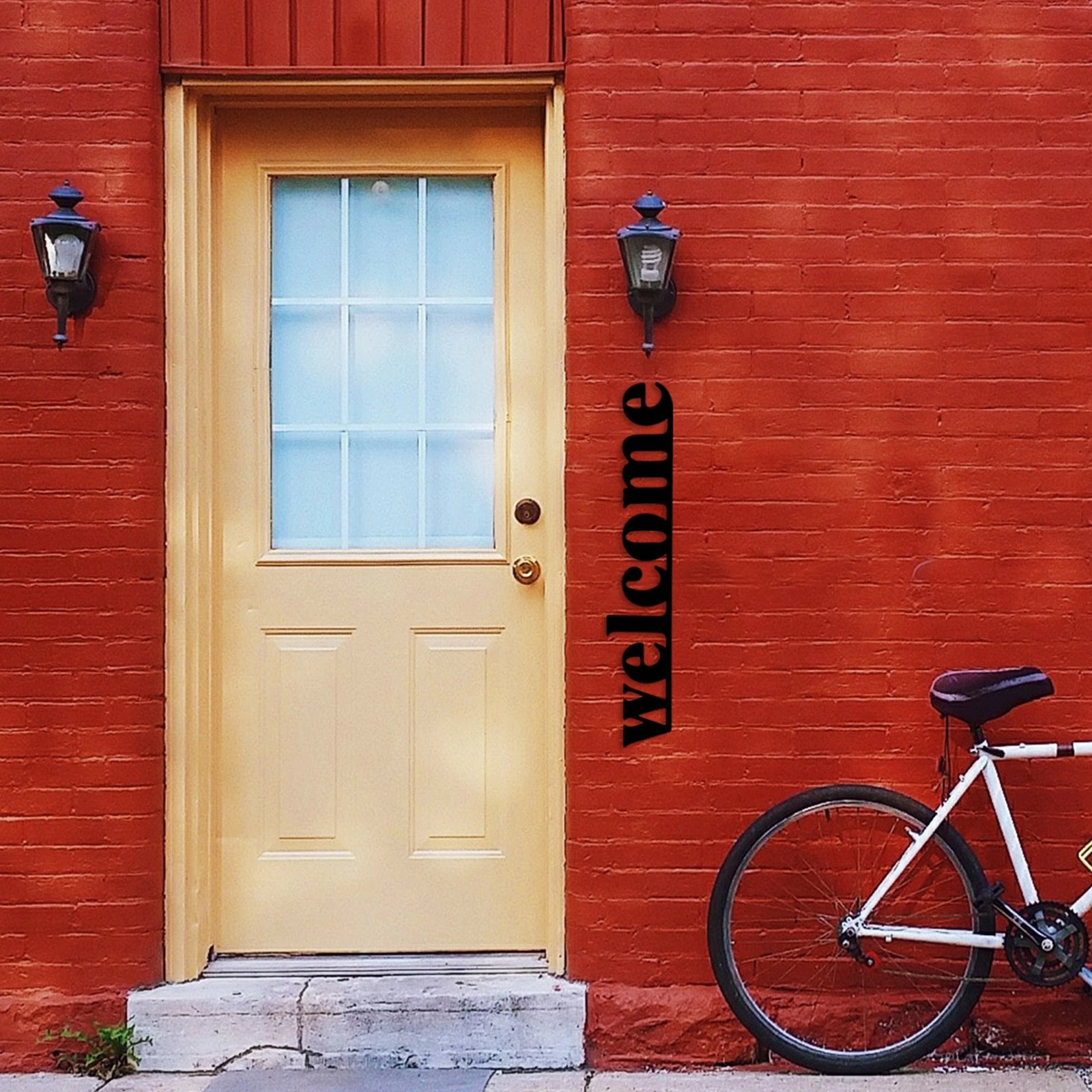 Aksesor dekorativ metalik për mur, Wallity, Welcome-5, ngjyrë e zezë, 18x98cm