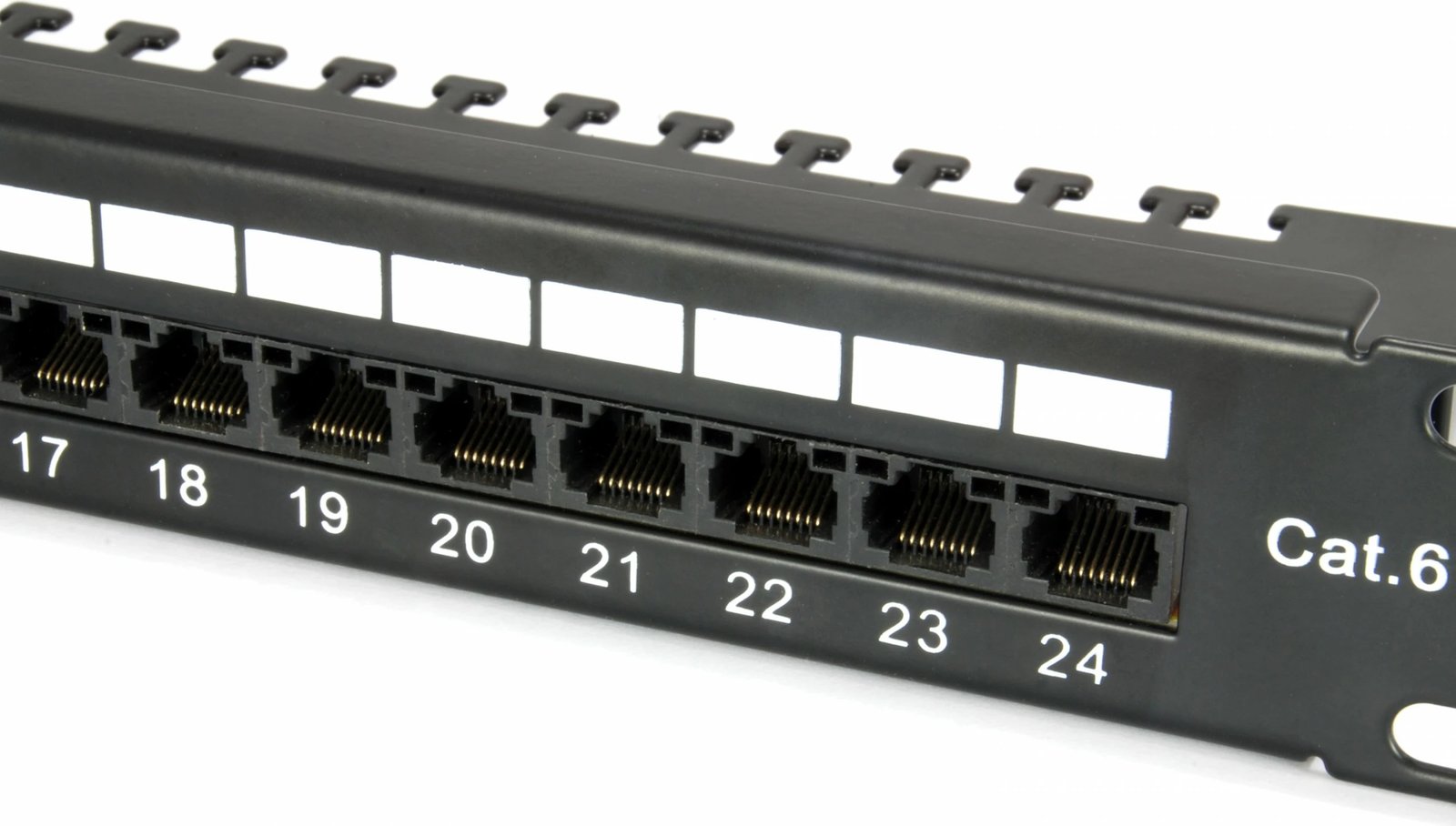 Patch panel EQUIP 135425, 24 porta RJ-45, 1U, rack mounting, e zezë