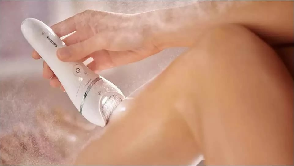 Depilator Philips Series 8000 BRE710/00, i bardhë, pa kabllo, për përdorim të lagësht dhe të thatë, me aksesorë