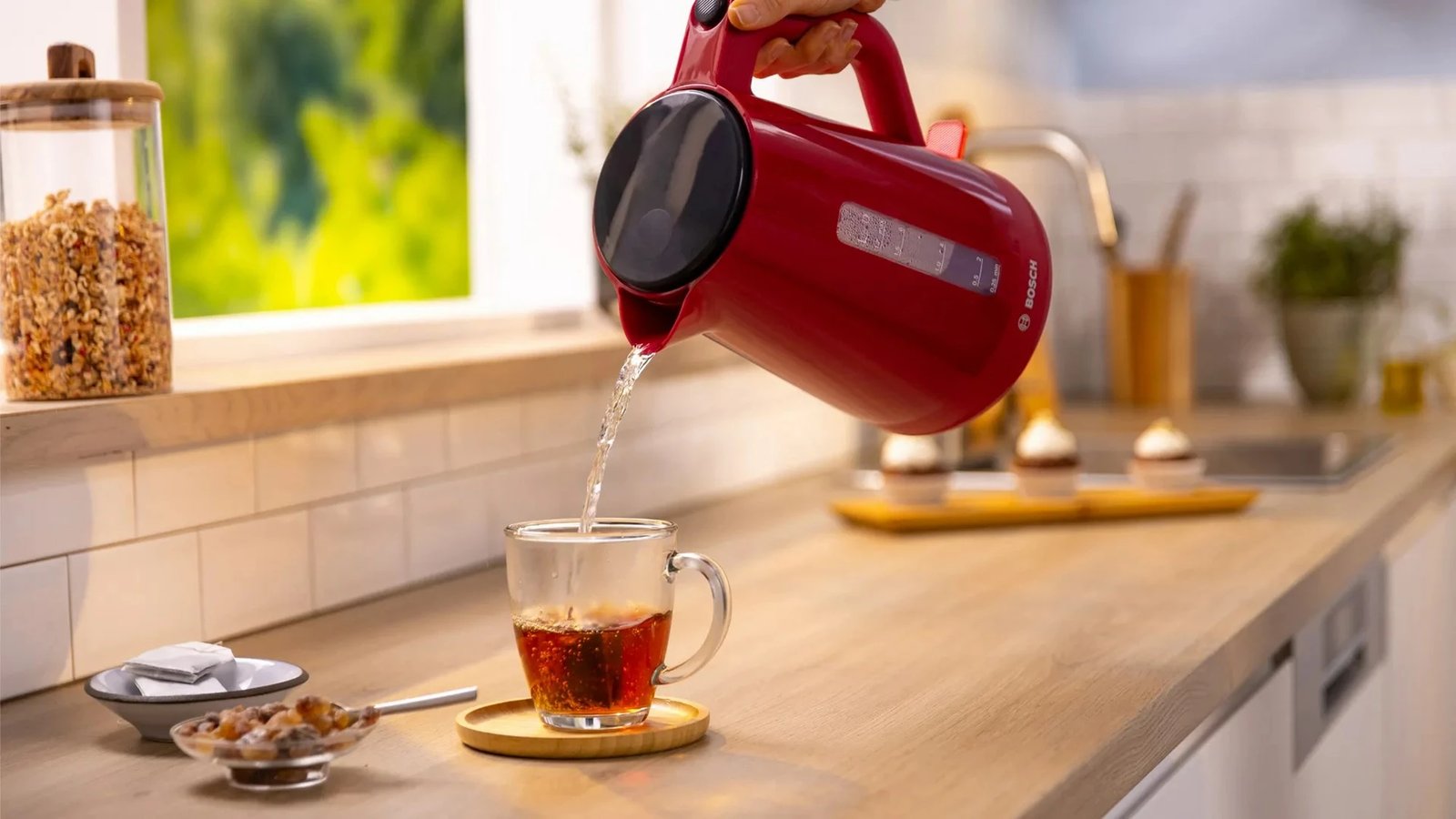 Çajnik elektrik Bosch MyMoment, 1.7 L, 2400 W, i kuq