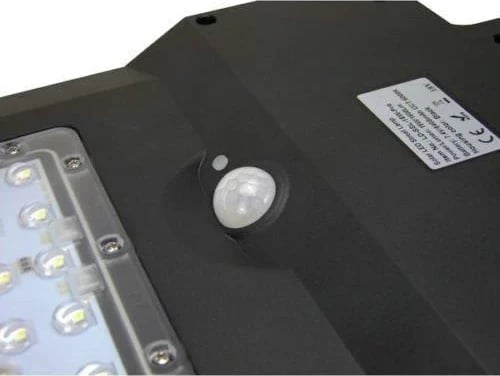 Dritë rruge solare V-TAC 15W LED, E zezë