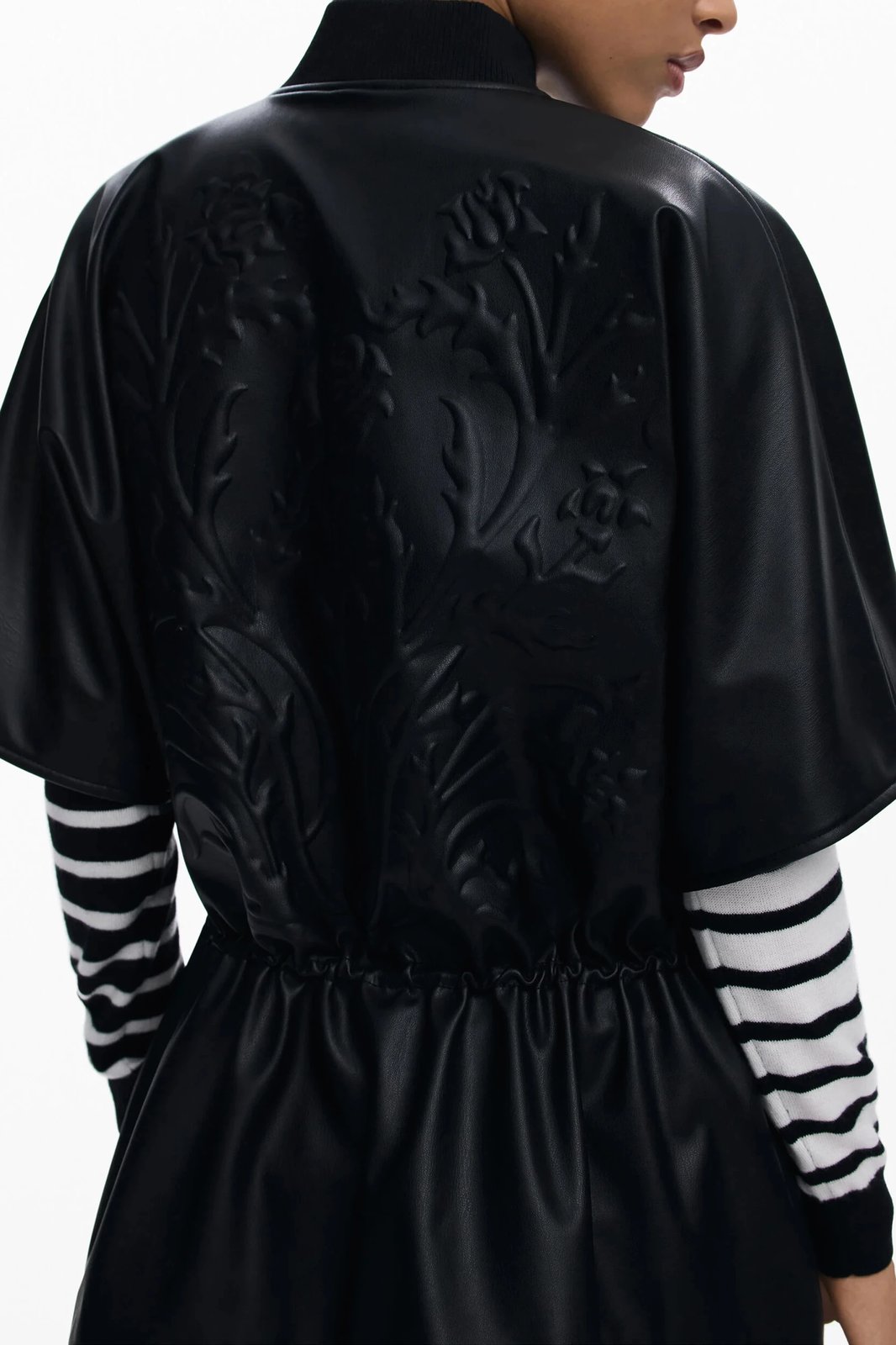 Poncho DESIGUAL Revival Richmond për femra, e zezë