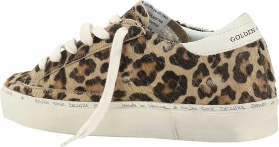 Atlete Golden Goose femra, kafe