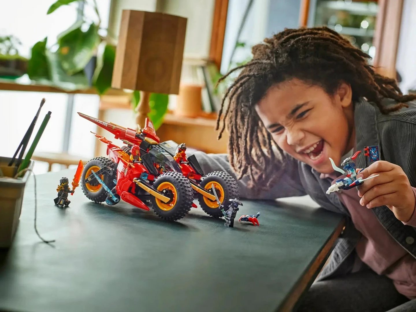 Set LEGO NINJAGO Ninja Combat Vehicle 71844 me 6 minifigura, 561 pjesë