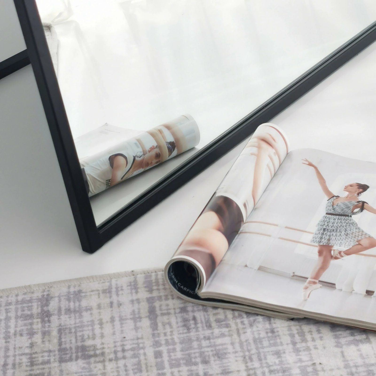 Pasqyrë e gjatë Cheval, kornizë metalike, ngjyrë e zezë mat, Portal, 65x180x1.5 cm