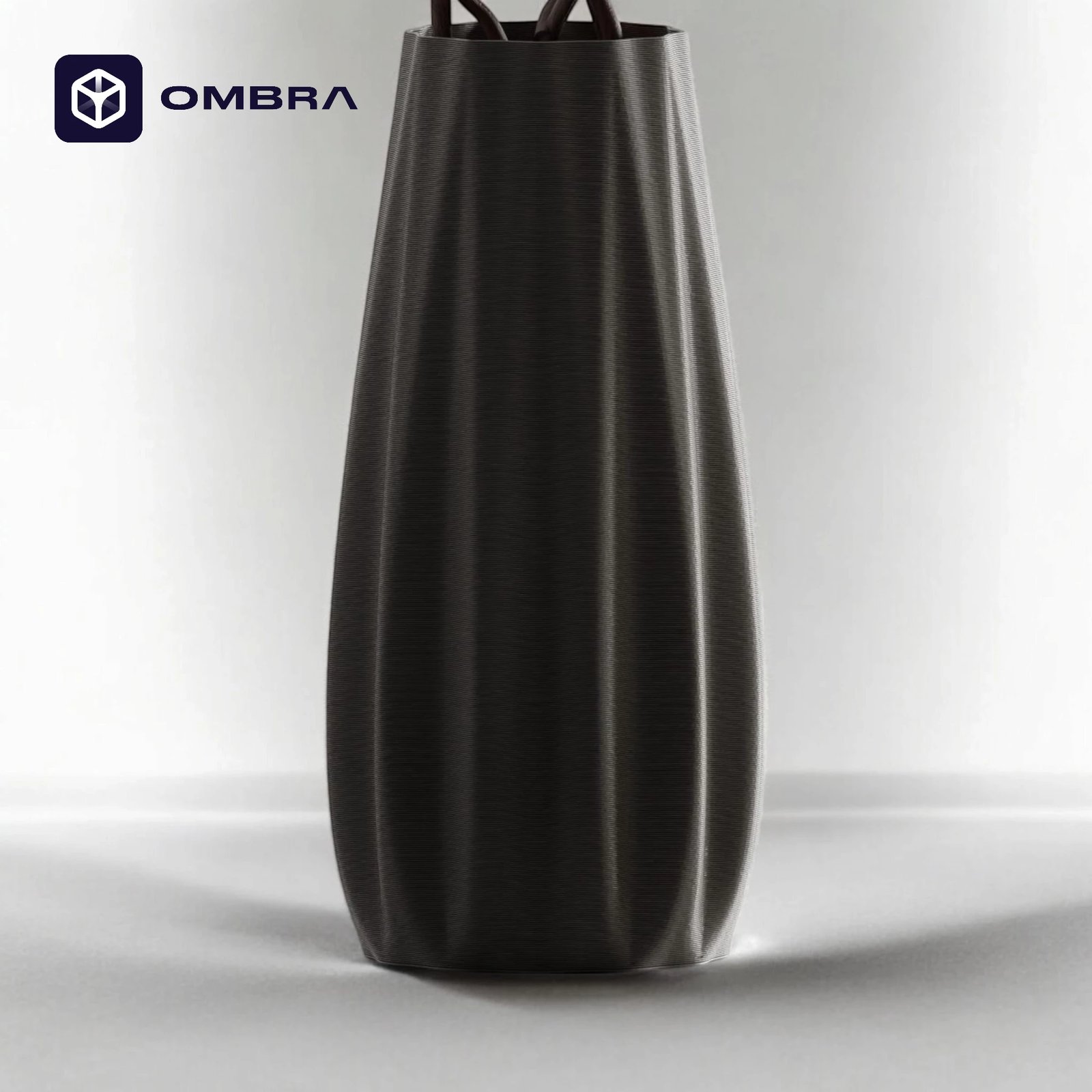 Vazo dekorative me forma të lakuara, hiri