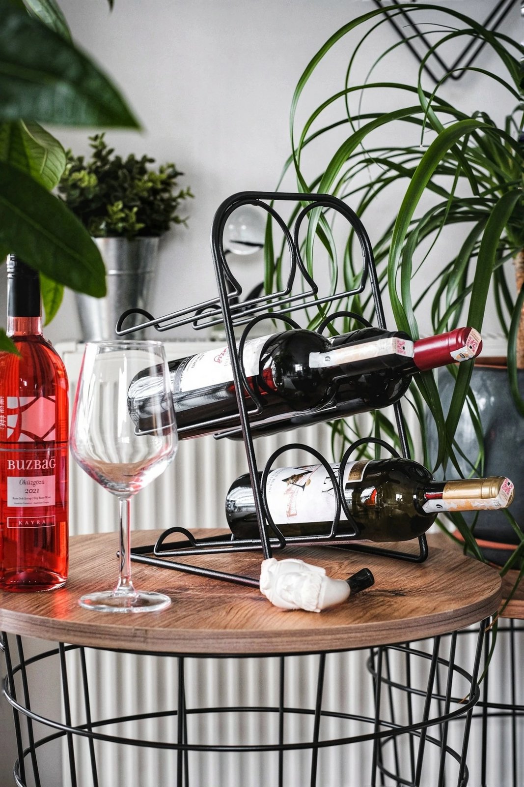 Mbajtës shishe vere, Skye Decor, ngjyrë e zezë