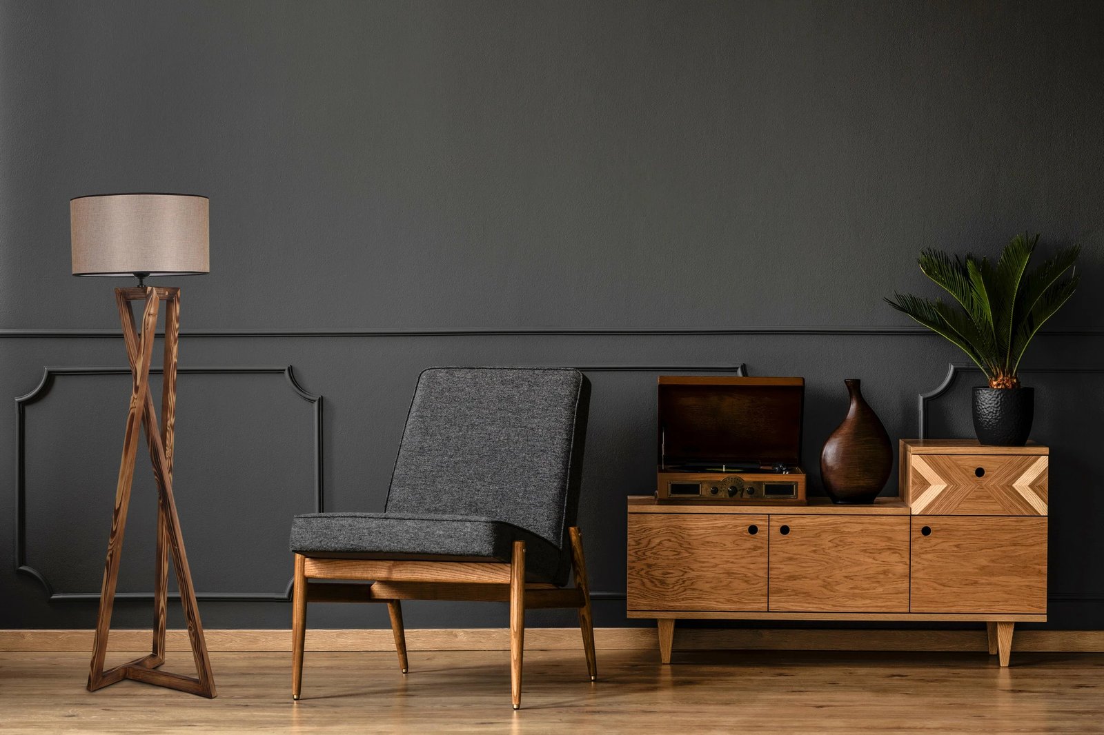 Llambë dyshemeje Opviq, trup druri, abazhur cilindrik, ngjyrë kafe